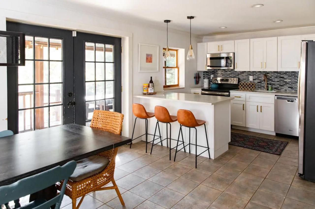 Hot Tub Charming & Chic Mountain Gem On Sleepy Creek Villa Berkeley Springs Eksteriør billede