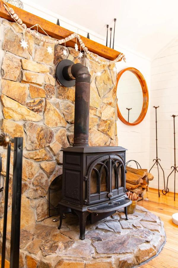 Hot Tub Charming & Chic Mountain Gem On Sleepy Creek Villa Berkeley Springs Eksteriør billede