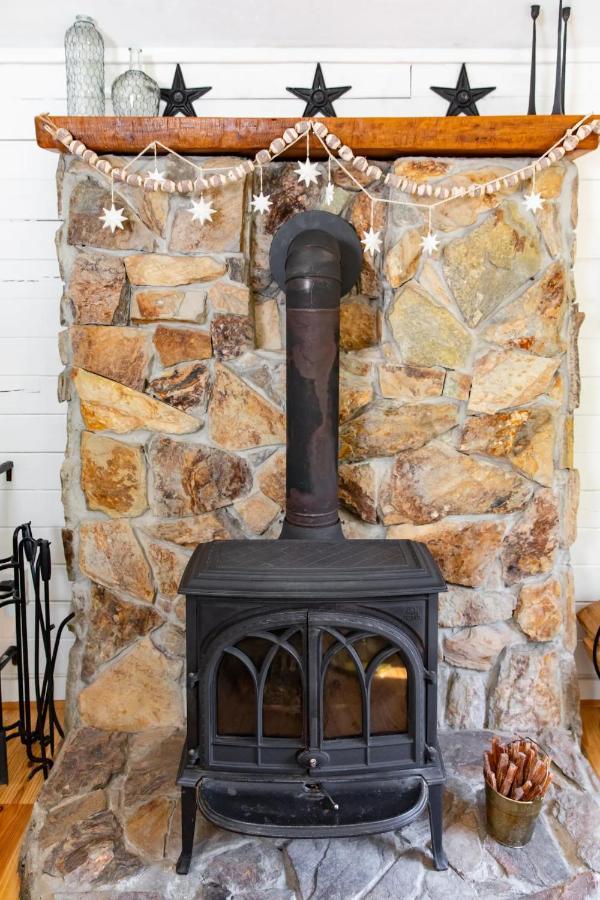 Hot Tub Charming & Chic Mountain Gem On Sleepy Creek Villa Berkeley Springs Eksteriør billede