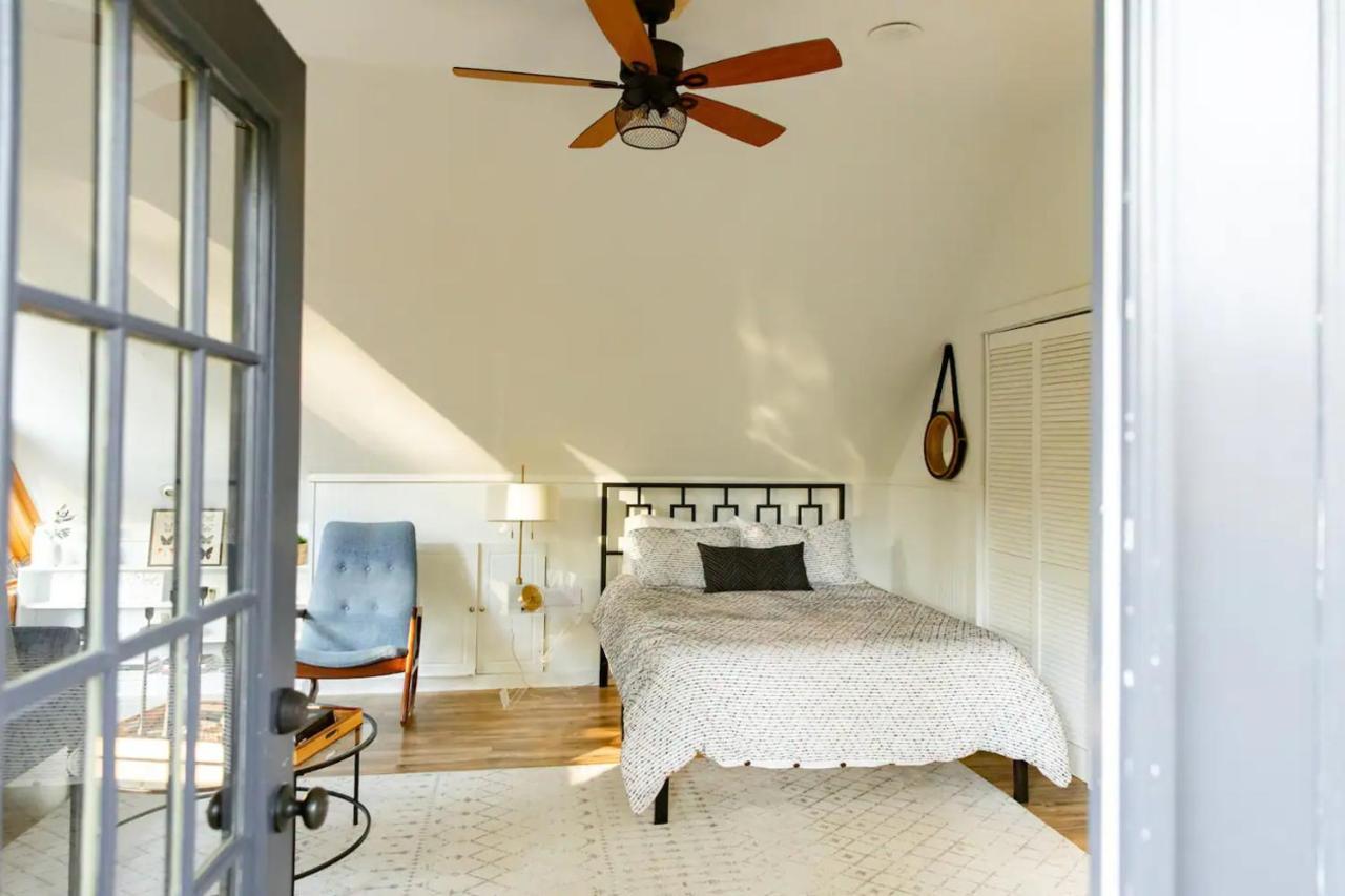Hot Tub Charming & Chic Mountain Gem On Sleepy Creek Villa Berkeley Springs Eksteriør billede