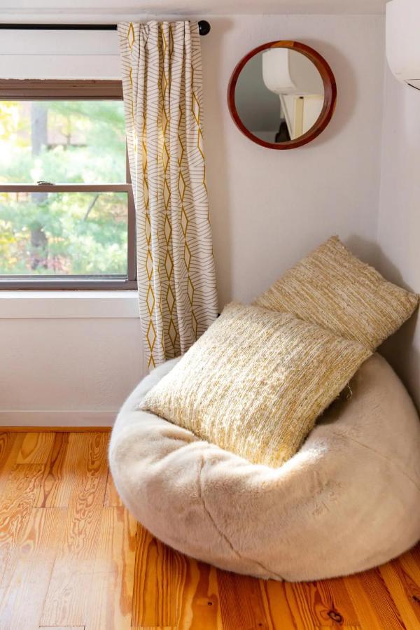 Hot Tub Charming & Chic Mountain Gem On Sleepy Creek Villa Berkeley Springs Eksteriør billede