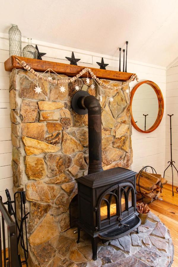 Hot Tub Charming & Chic Mountain Gem On Sleepy Creek Villa Berkeley Springs Eksteriør billede